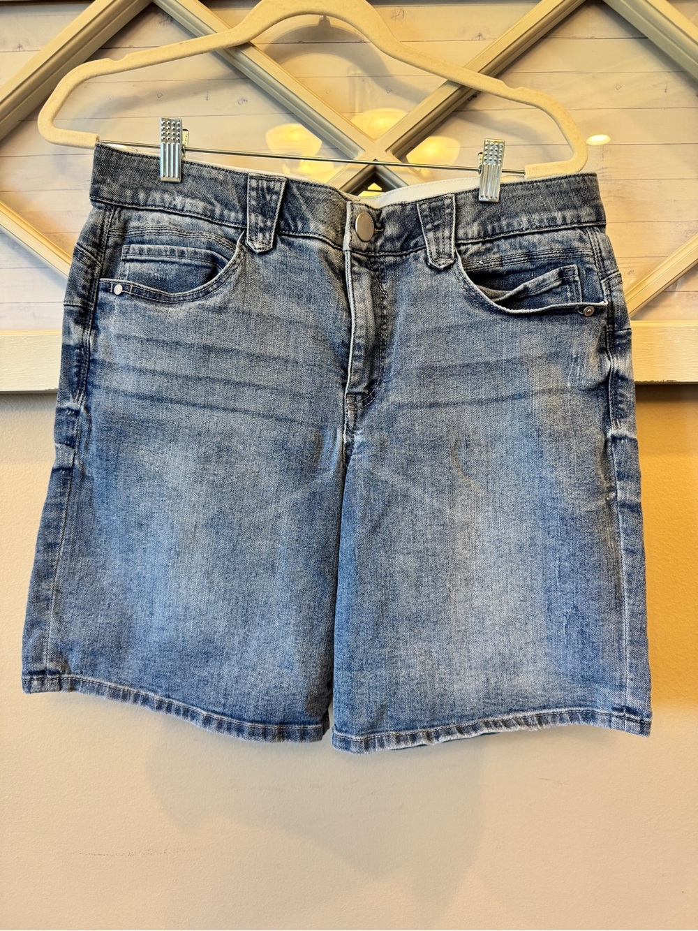 Democracy Women's Jean Shorts Size 14 Blue Ab Solution Stretch Mid Rise 8" Denim